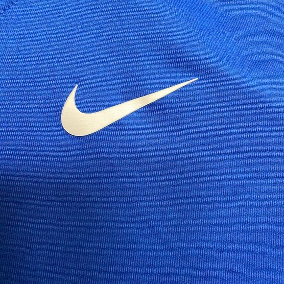 The Nike Tee dri-fit size medium t-shirt - Picture 3 of 4